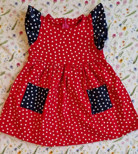 Šaty s kapsičkami, 92