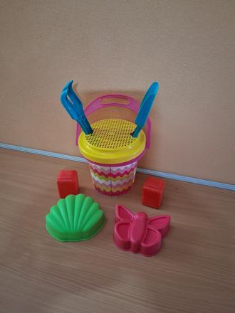 Vedro sitko lopatka hrable formička motýľ, 