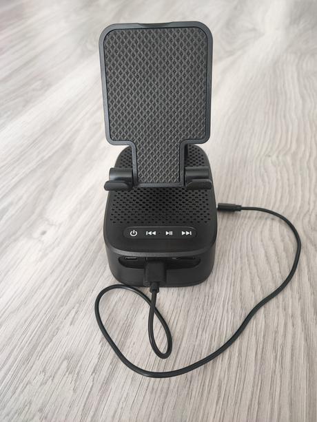 Reproduktor, stojan na mobil a nabíjacia stanica, 