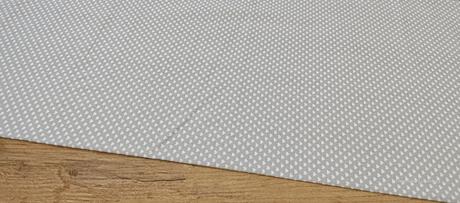 Bavlnená látka - srdiečka na šedom- cena za 10 cen,