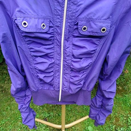 Fialová bunda s nariasenými rukávmi, s