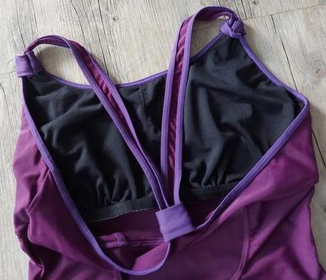 Bordovo fialové plavky, 42