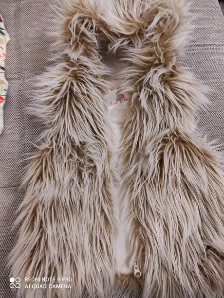 Chlpatá vesta so zipsom a kapucňou, cherokee,116