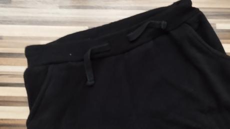 Čierne tepláky 134, sinsay,134