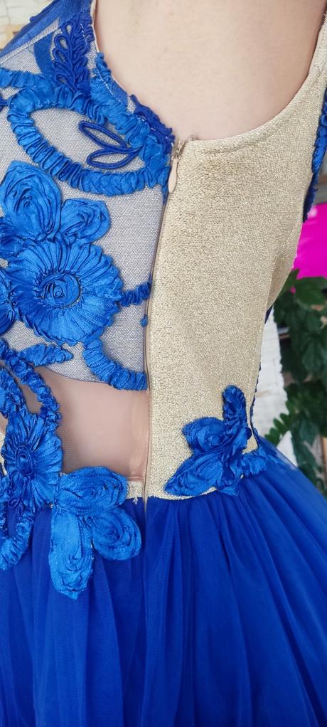 Zaujímavé šaty, l