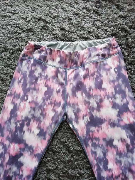 Športové legíny, l