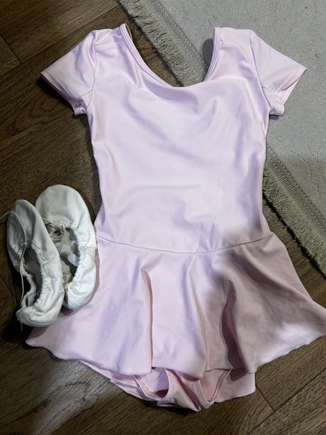 Tanečný trikot so sukničkou decathlon, 128
