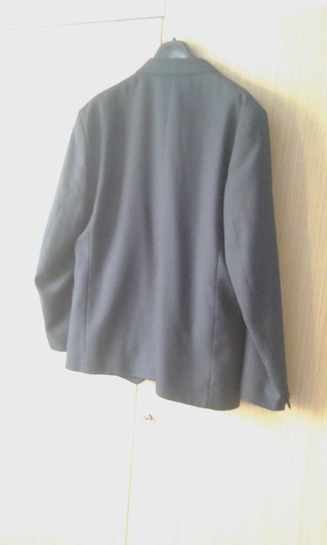 Starší čierny prúžkovaný oblek, xl