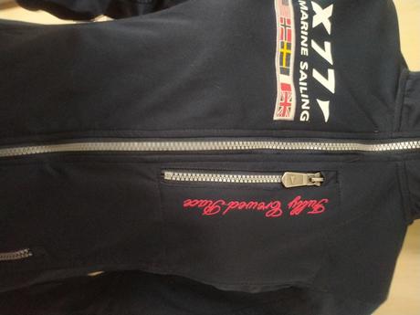 C221znackova bundicka s  par x oblecena na turi, s