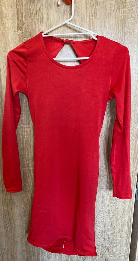 Krásne červené mini šaty, s