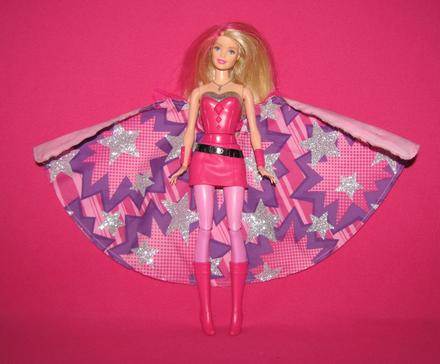 Barbie superhrdinka z rozprávky odvážna princezná, 