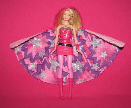 Barbie superhrdinka z rozprávky odvážna princezná, 