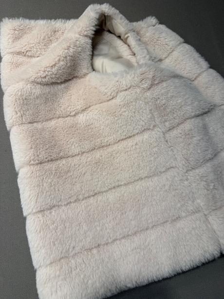 Kožušinová vestička, 134