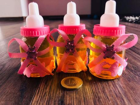 Dekoracne flasticky s medom,