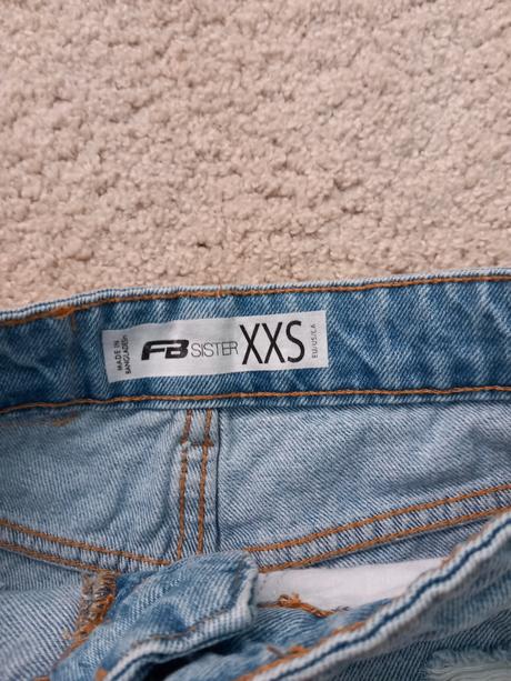 2x moderne riflové šortky, 188