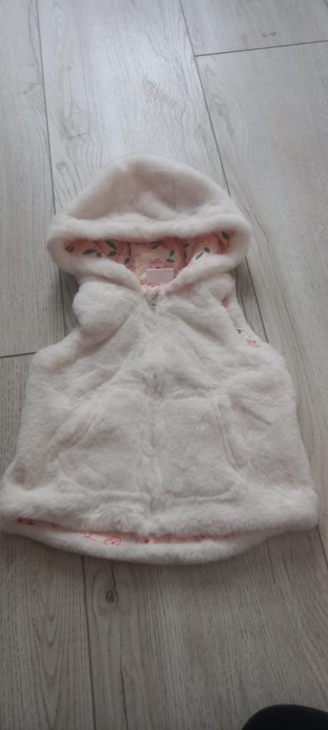 Dievčenská vesta, 74