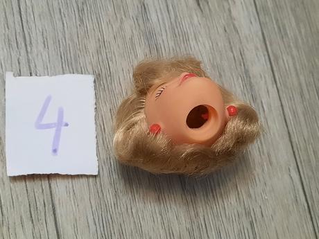 Hlavy barbie bez tela,