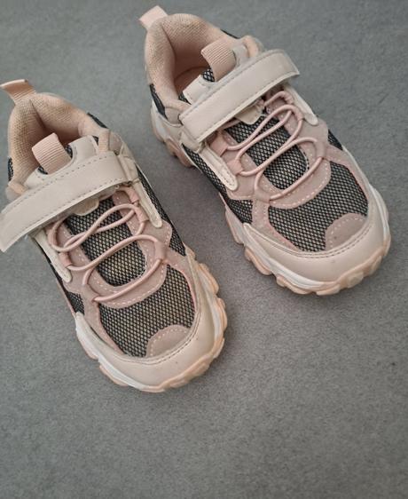 Odlahčené tenisky, zara,29