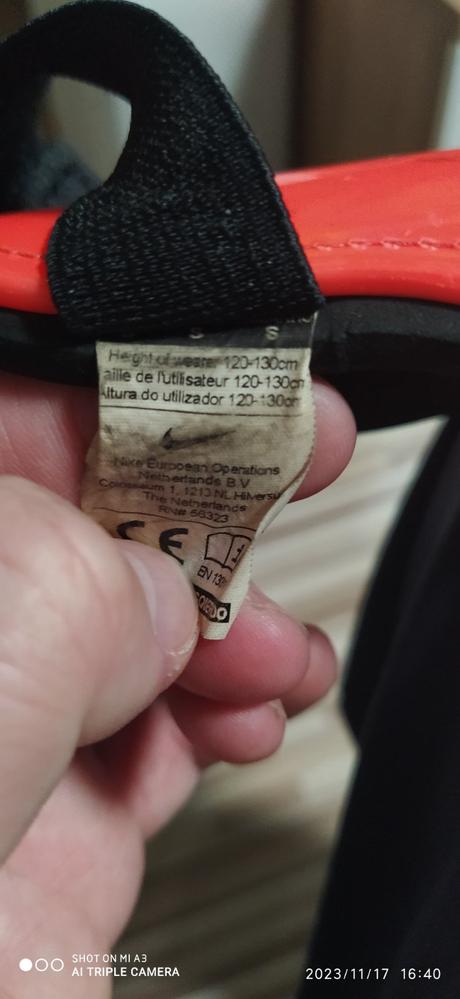 Futbalové chrániče,