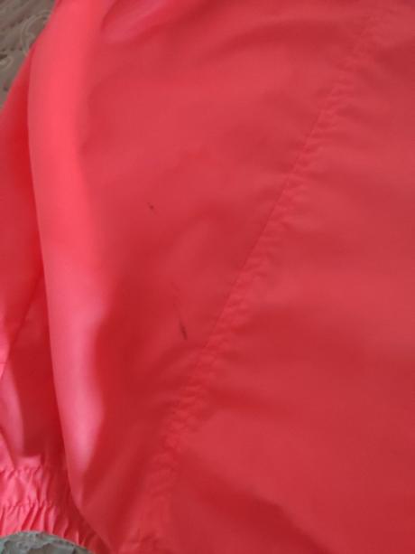 Neónova vetrovka, 158