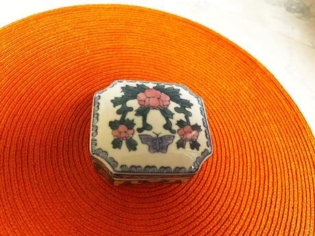 Porcelánová šperkovnica, 