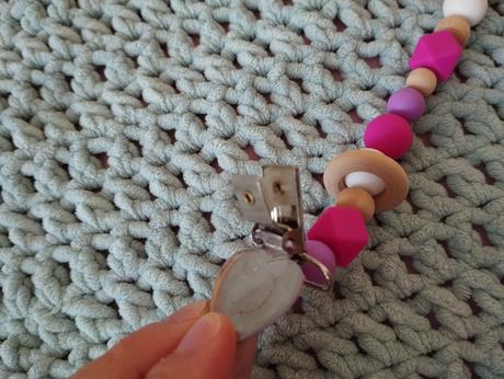 Šnúrka na cumlík, silikónove gorale,drevo, 