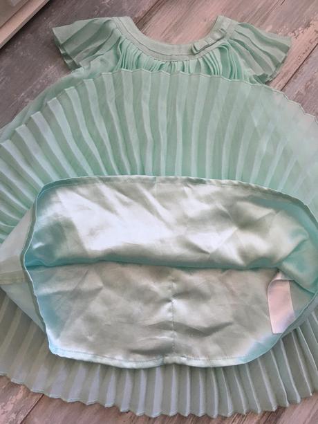 Mentolové šaty, 74