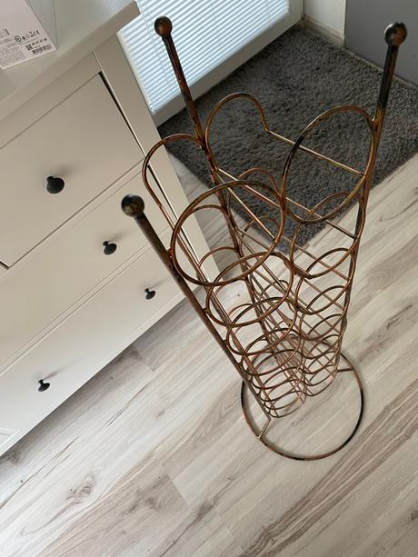 Krásny medený stojan na vínové fľaše, 