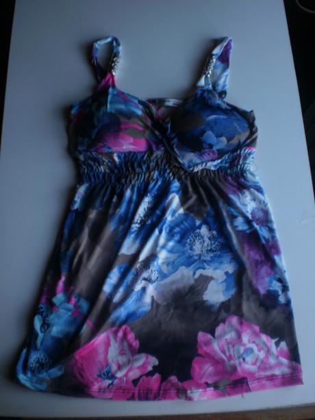 Predávam dámske oblečko lacno, s