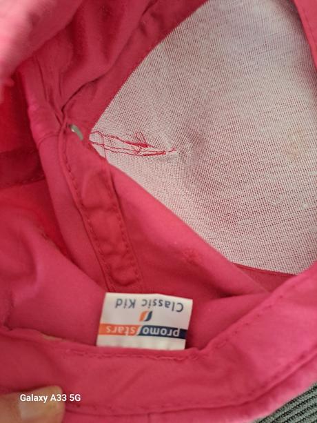 Dievčenská šiltovka, 122