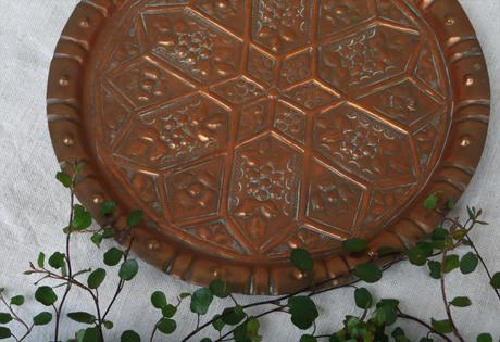 Medený dekoračný tanier, 