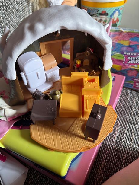 Mášin dom aj s medvedom, 