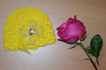 Háčkovaná čiapočka s kvetom, <50 - 158