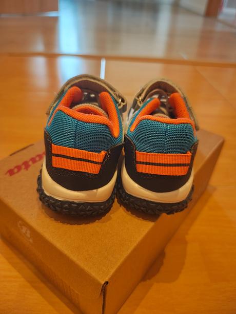 Turistické topanky, baťa,28