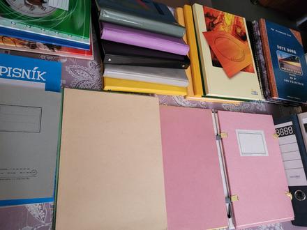 Zošity, obaly, zakladače a iné do domácnosti, 