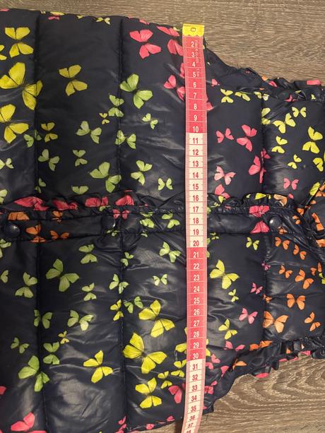 Dievčenská vesta, 140