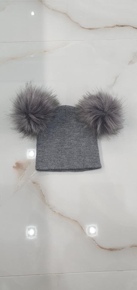 Čiapka s brmbolcami top stav, 74