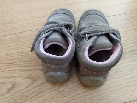 Tenisky s motylikmi, protetika,23