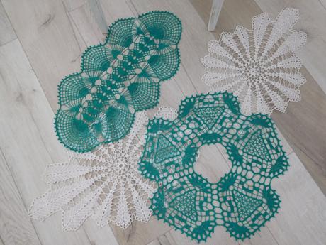 Do zelena a biela háčkované, 