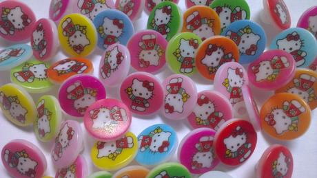 Gombík hello kitty,