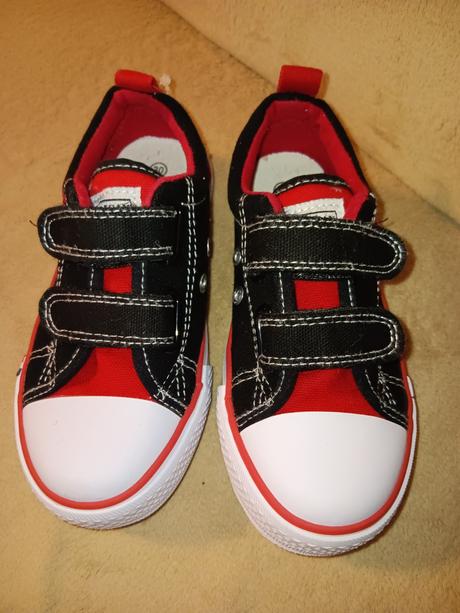 2x obuté plátenky, 30