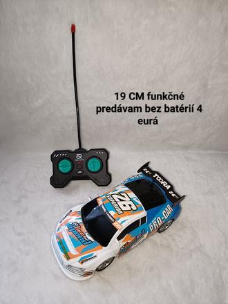 Autíčko na diaľkové ovládanie,