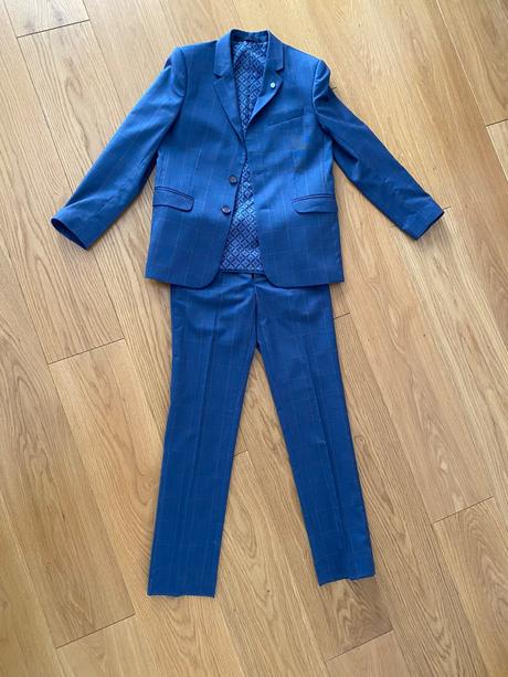 Chlapčenský oblek veľ.146, 146