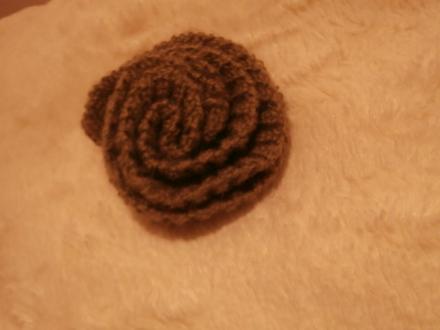 Štrikovaná ružička+veľký pripinák, 