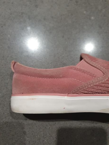 Slip on, reserved,36