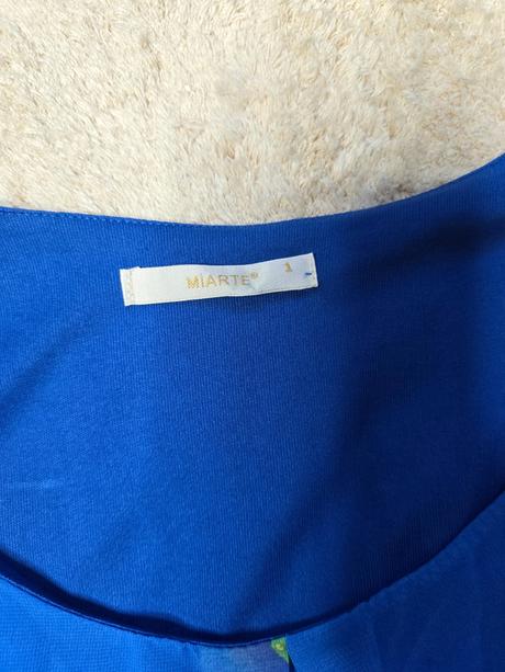 Modre motylikove saty s opaskom, s