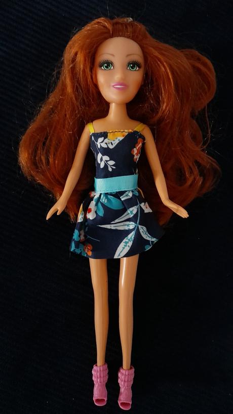 Barbie tmavovlasá, 