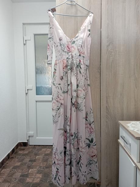 Kvetované šaty, 38