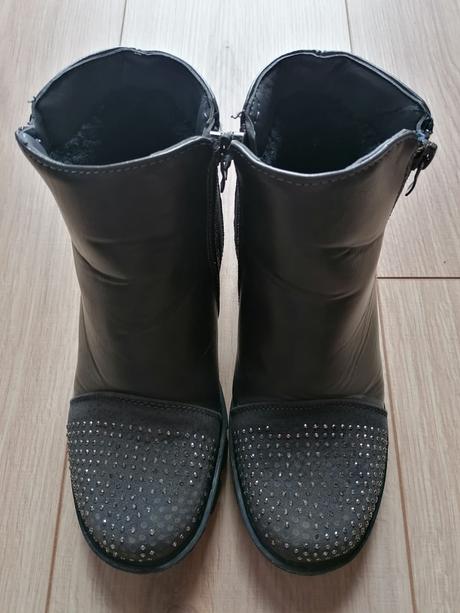 Teplé čižmičky, 33