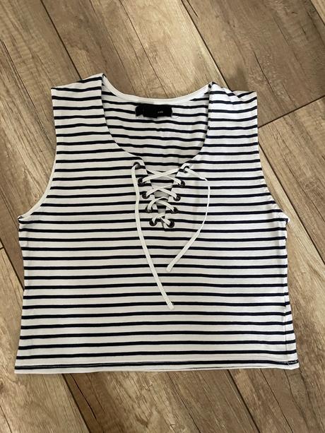 Crop top, atmosphere,m